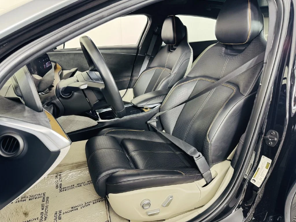 Used 2022 Black Lucid Grand Touring image 7