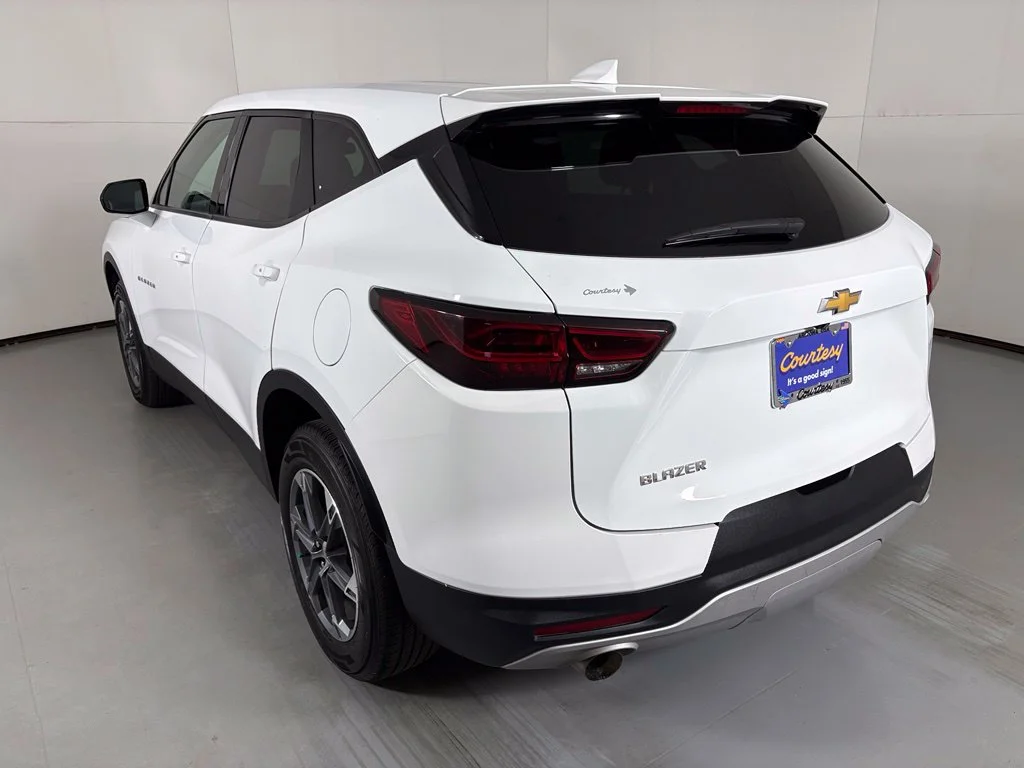 Used 2025 White Chevrolet LT image 6
