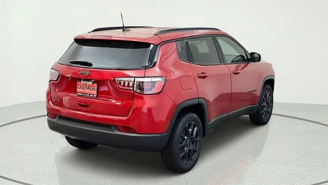 New 2026 Red Hot Pearlcoat Jeep Latitude image 13