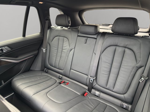 Used 2019 Dark Graphite Metallic BMW xDrive40i image 14
