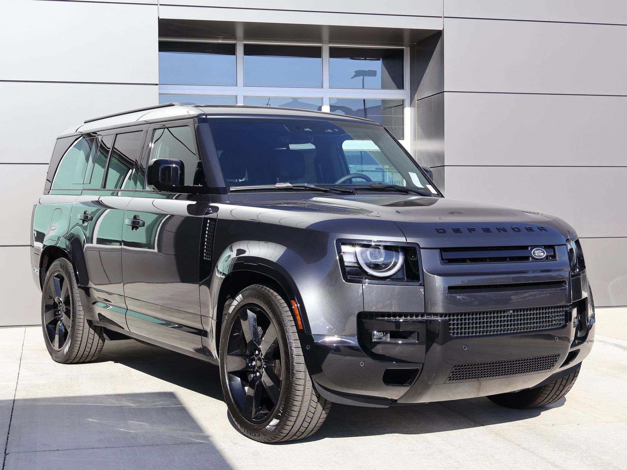 2026 Land Rover Defender X-Dynamic SE - Photo 3