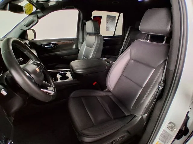 Used 2025 White Chevrolet LT image 10