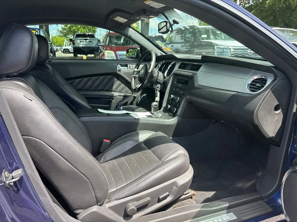 Used 2011 Blue Ford V6 Premium image 18
