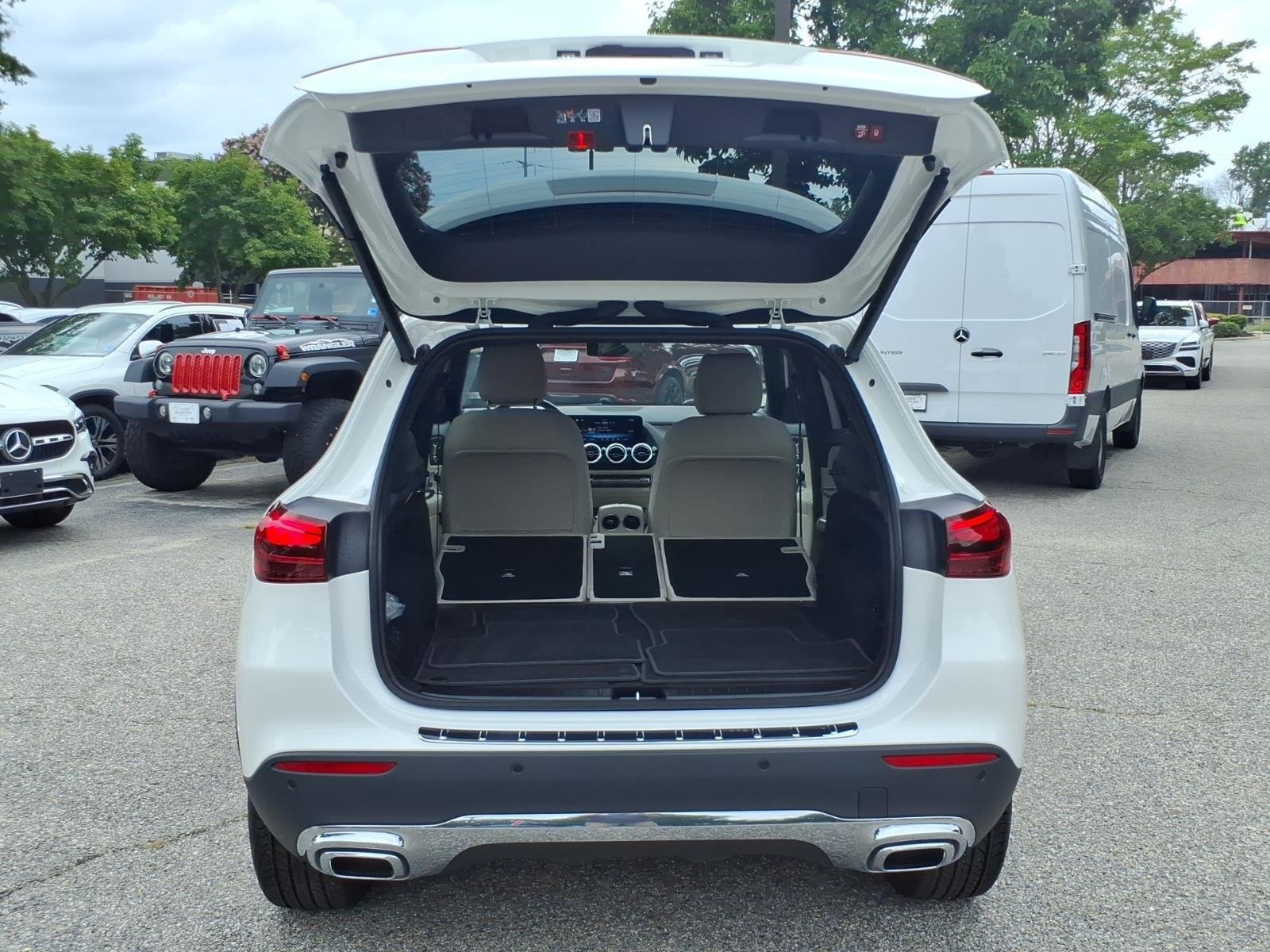 Used 2026 Polar White Mercedes-Benz GLA 250 image 30