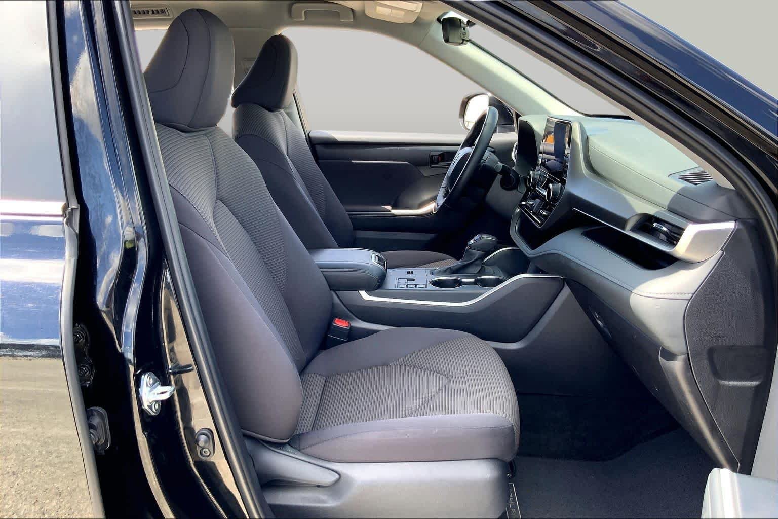 Used 2025 Midnight Black Metallic Toyota LE image 9