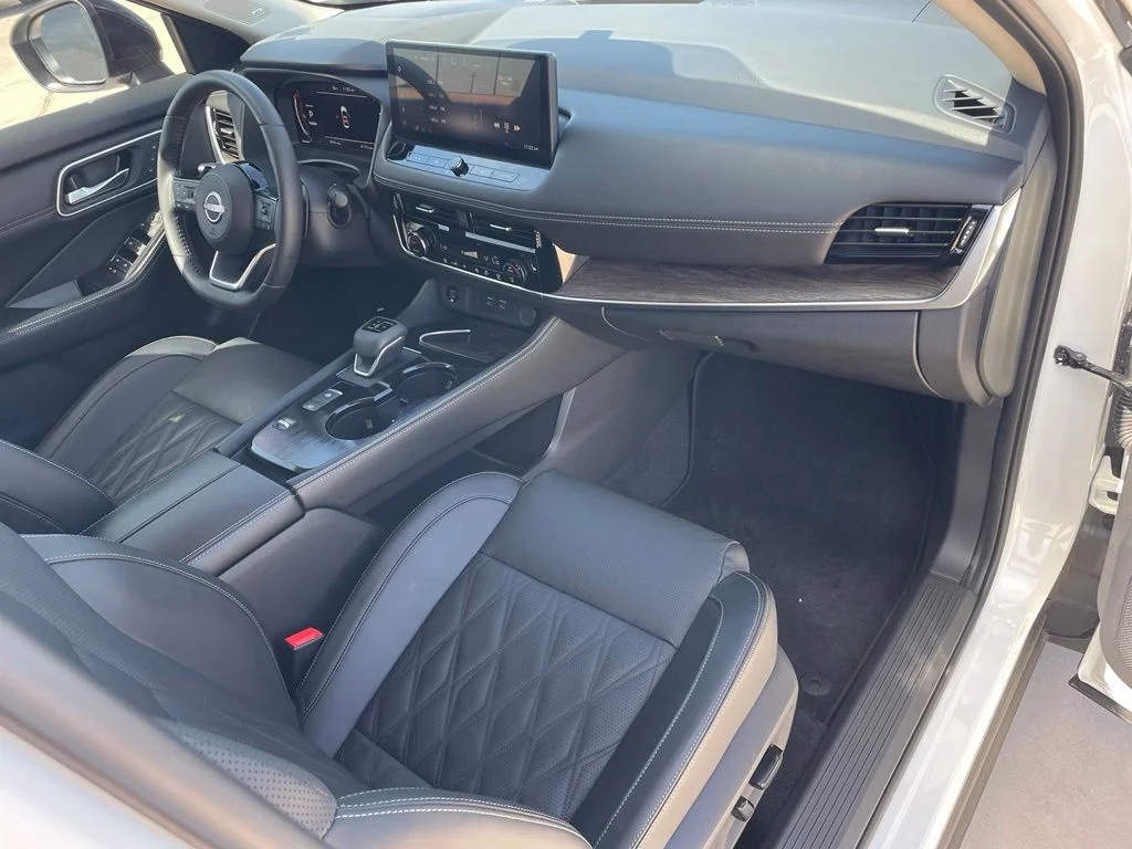 Used 2024 White Nissan Platinum image 18
