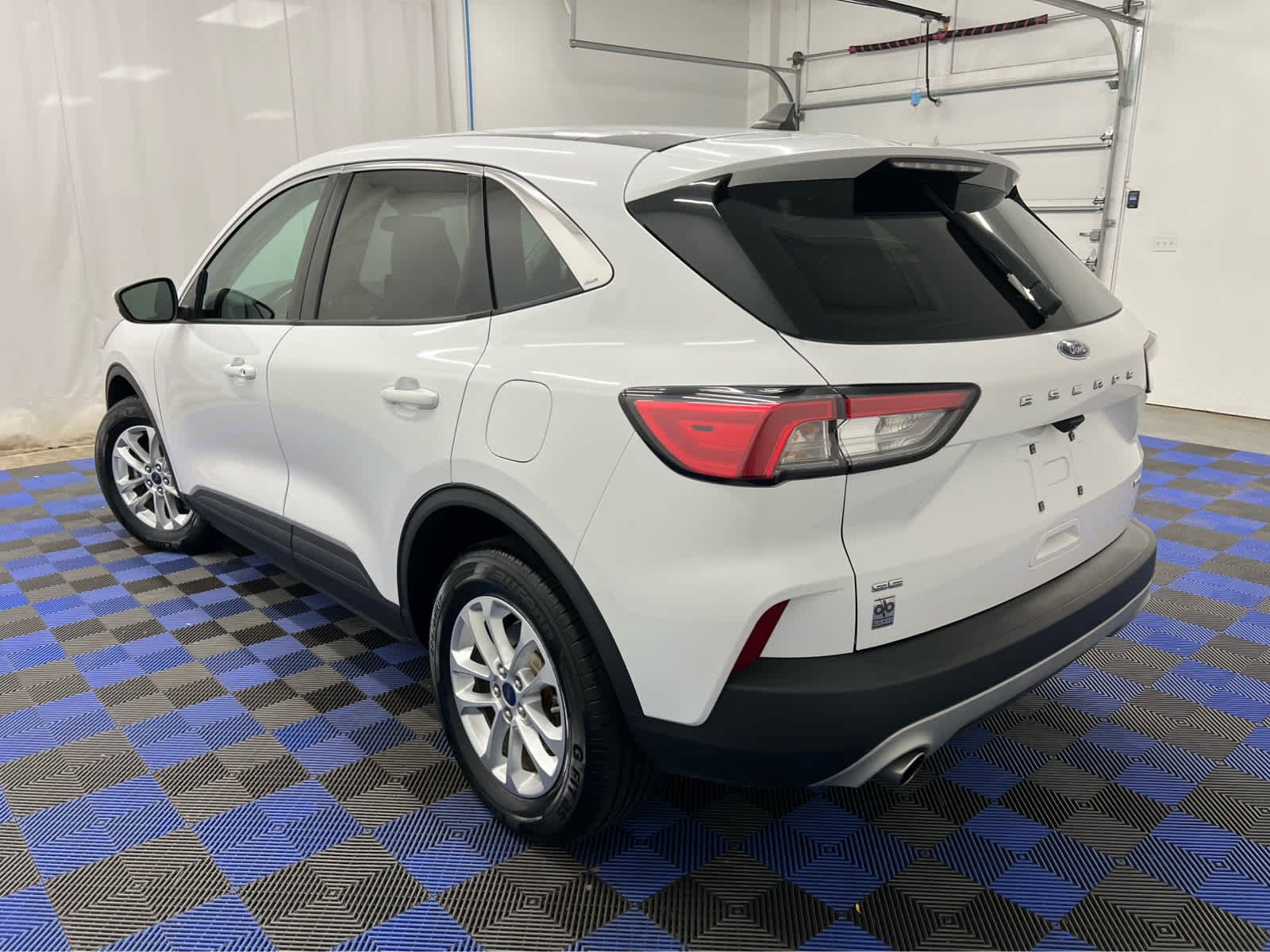 Used 2021 Oxford White Ford SE image 7