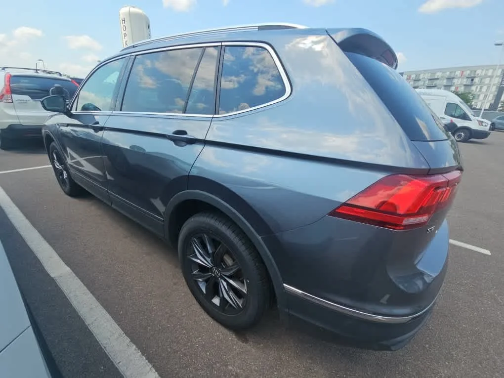 Used 2022 Platinum Gray Metallic Volkswagen SE image 6