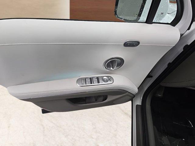 New 2026 White Hyundai SEL Premium 8P image 11