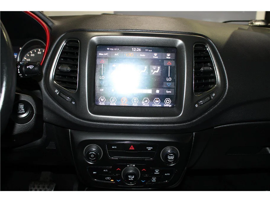 Used 2018 Granite Crystal Metallic Clearcoat Jeep Trailhawk image 31