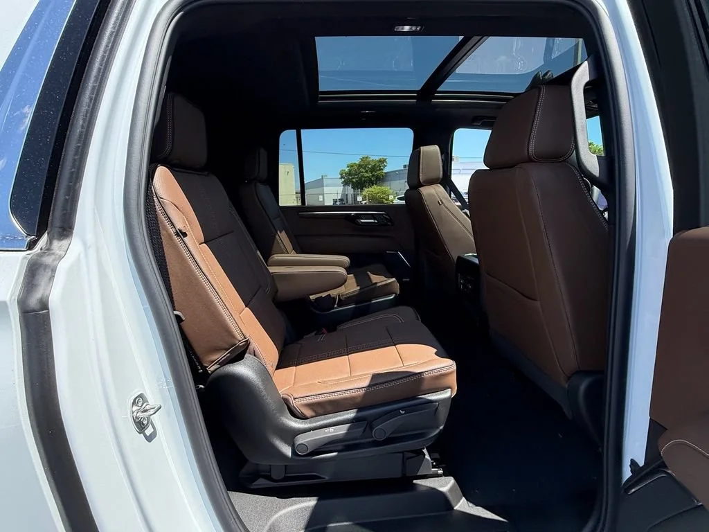 New 2026 Polar White Tricoat Chevrolet High Country image 14