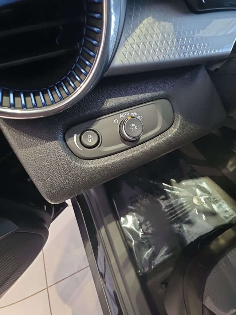 2026 Chevrolet Trax LT - Photo 9