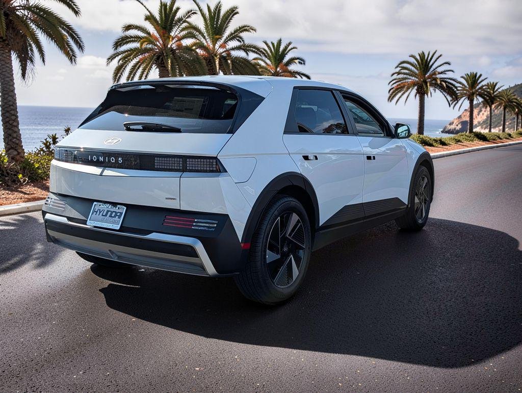 New 2026 White Hyundai SE image 5