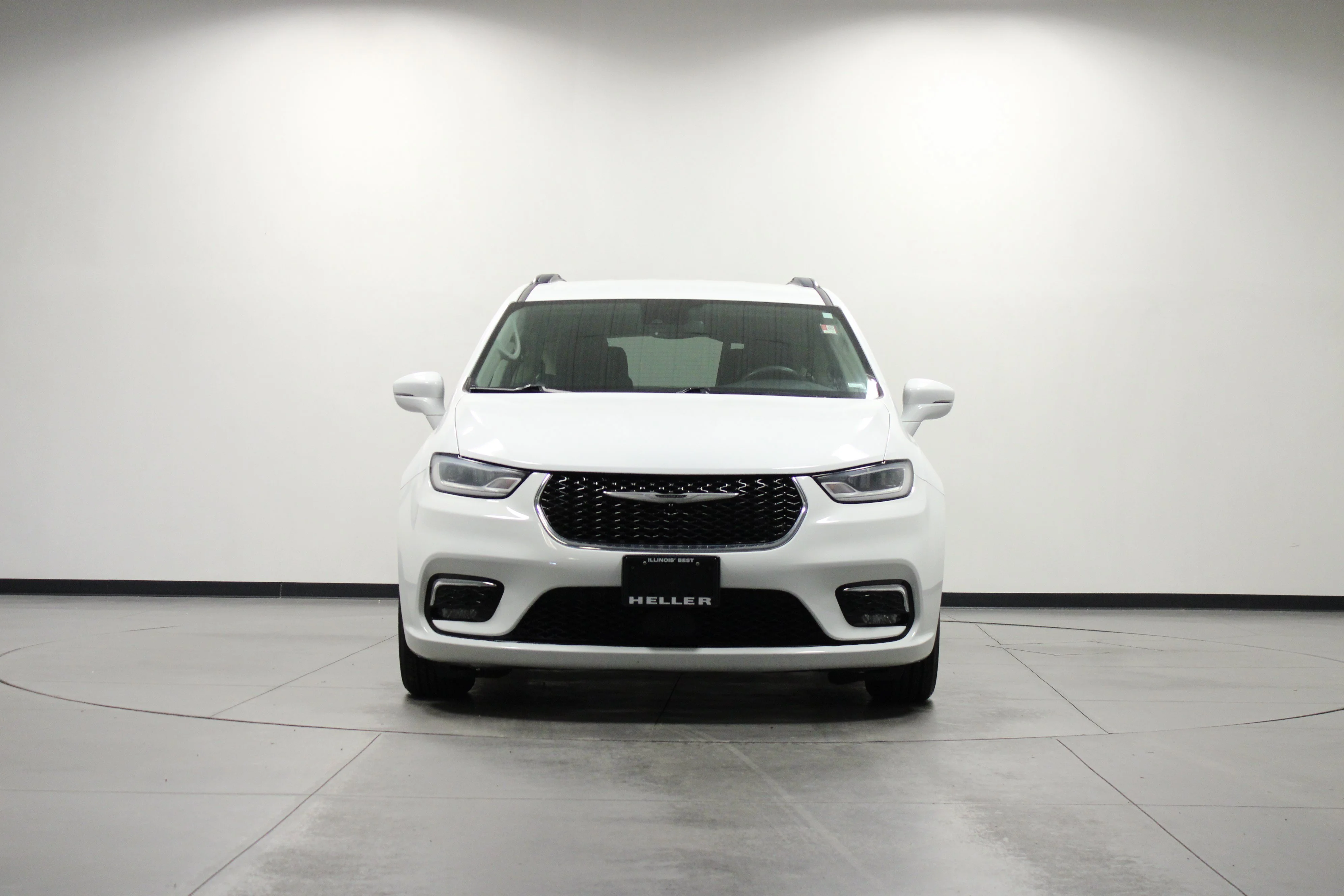Used 2022 Bright White Clearcoat Chrysler Touring L image 9