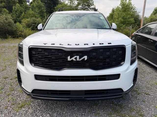 Used 2022 White Kia EX image 7