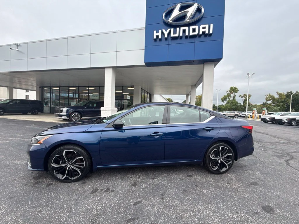 Used 2024 Blue Nissan 2.5 SR image 2