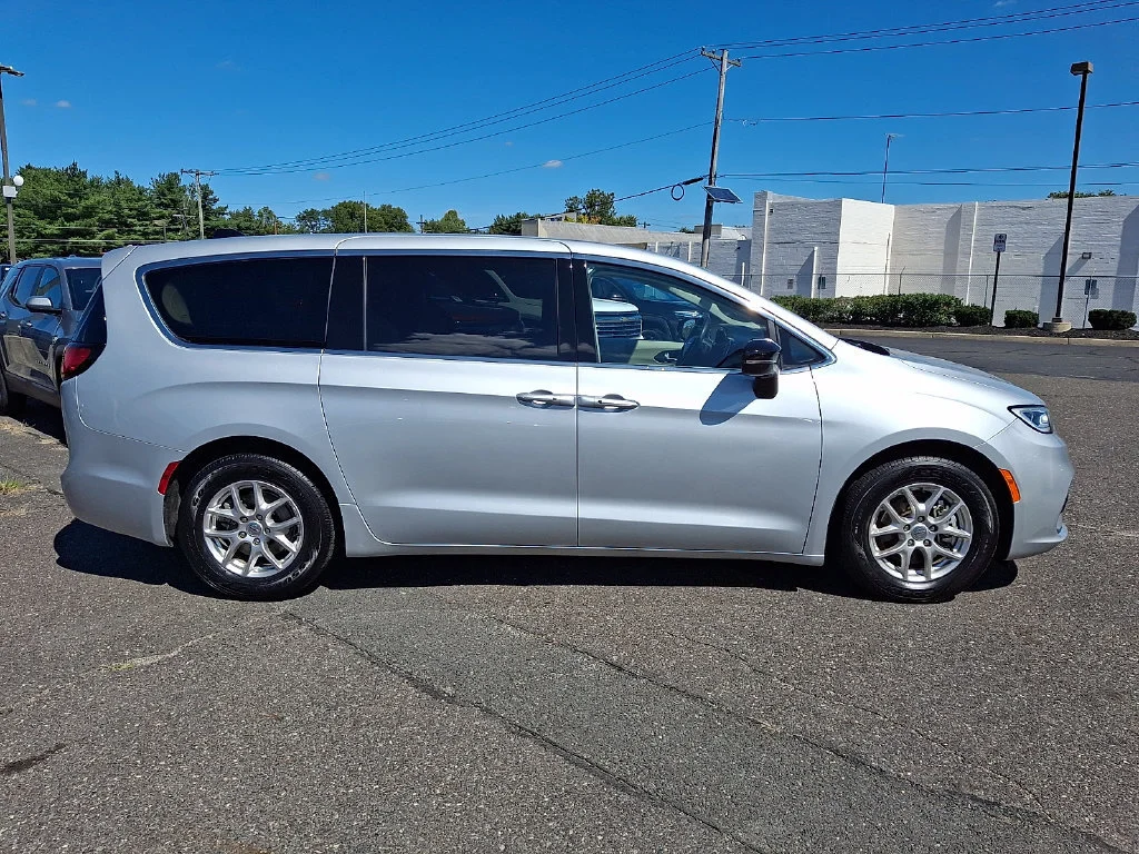 Used 2024 Silver Mist Cle Chrysler Touring L image 13