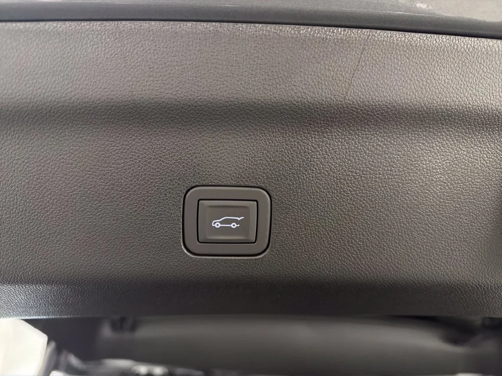 New 2027 Sterling Metallic GMC AT4 image 9