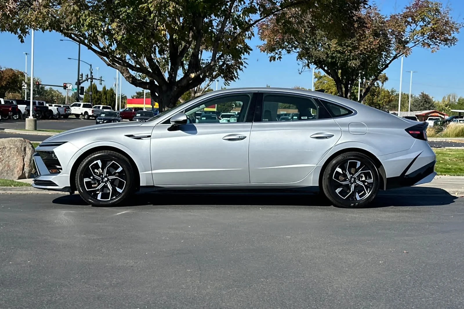 Certified Used 2025 Silver Hyundai SEL image 5