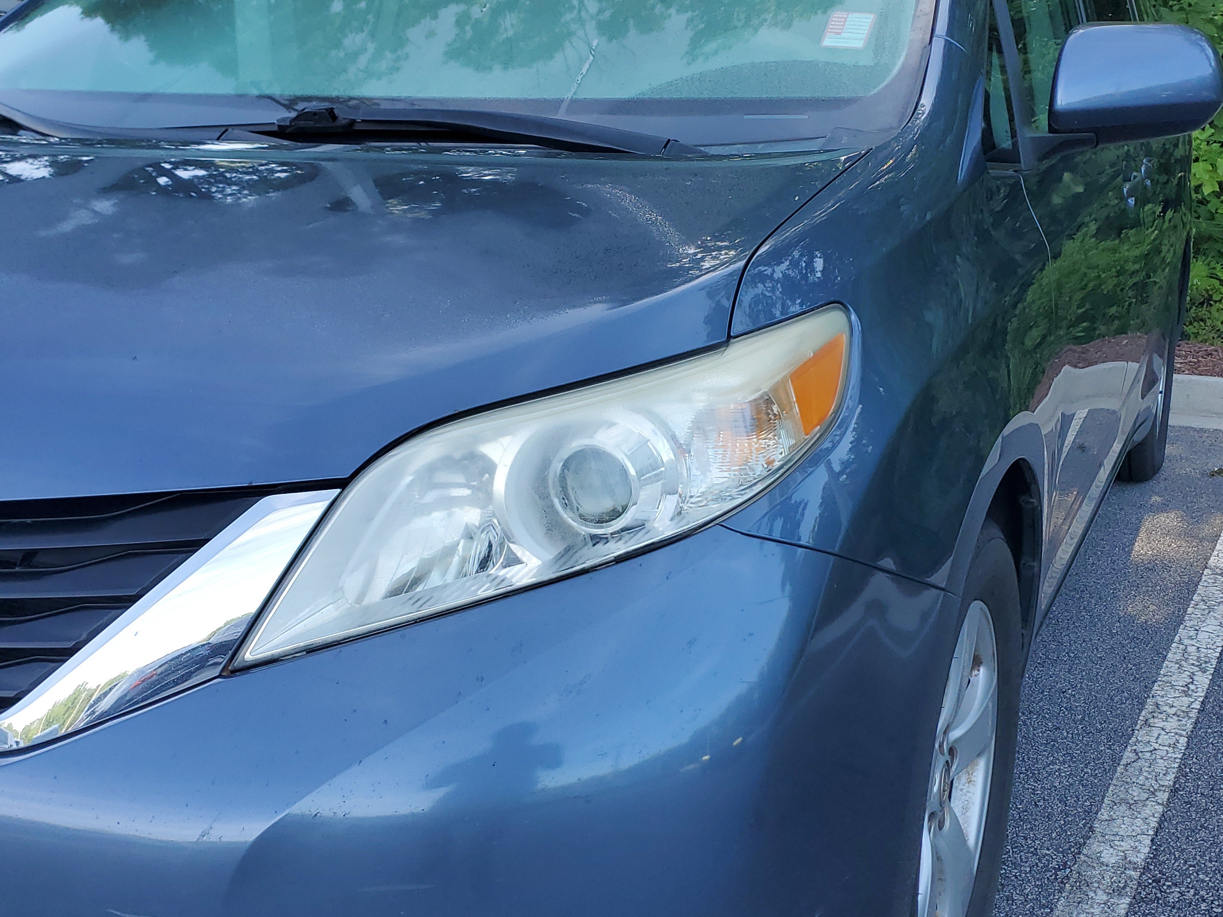 Used 2014 Blue Toyota LE image 3