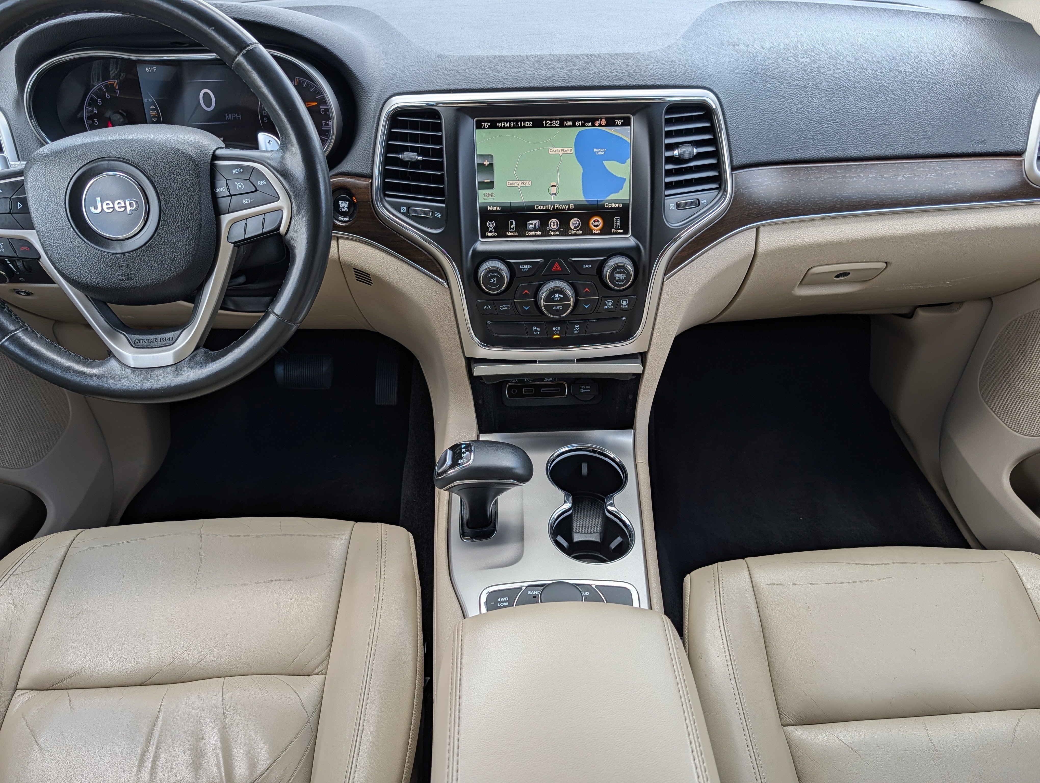 Used 2015 Brilliant Black Crystal Pearlcoat Jeep Limited image 10