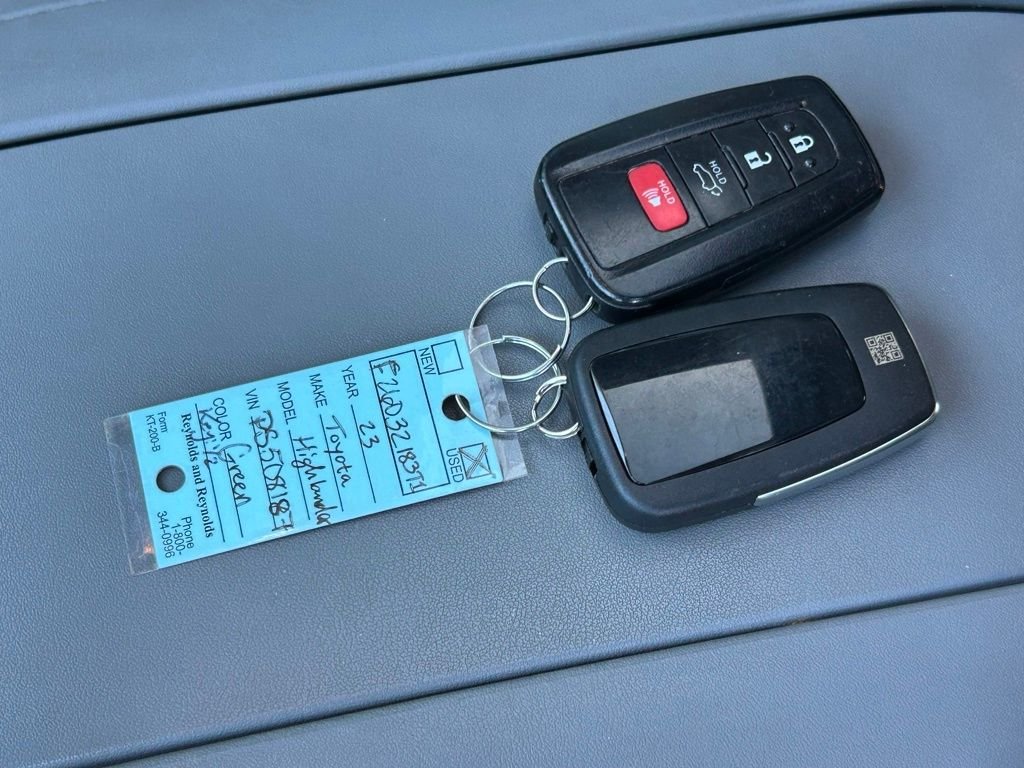 Used 2023  Toyota XLE image 76