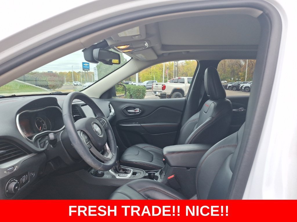 Used 2014 White Jeep Trailhawk image 5