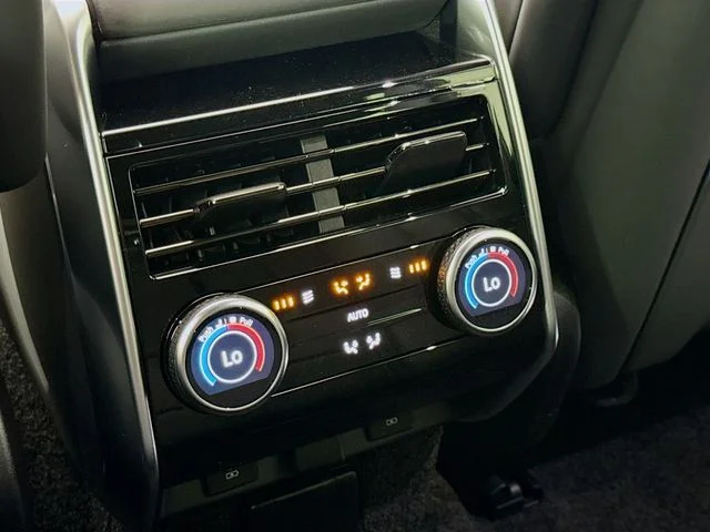 New 2026 Fuji White Land Rover SE image 27
