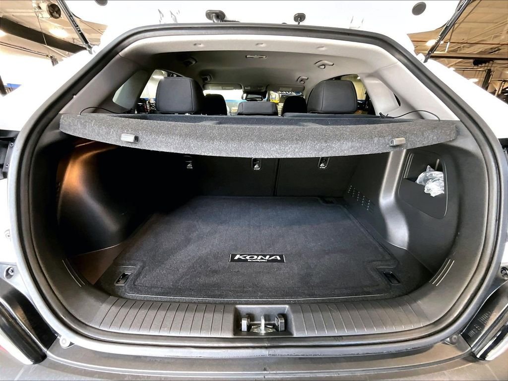 Used 2022 White Hyundai SEL image 17