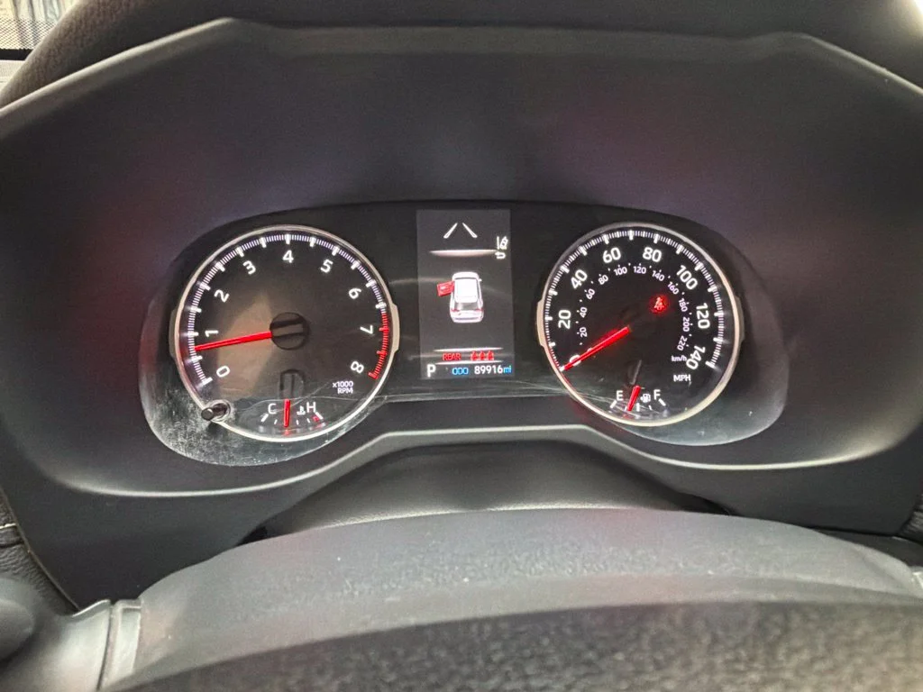 Used 2022 White Toyota LE image 25