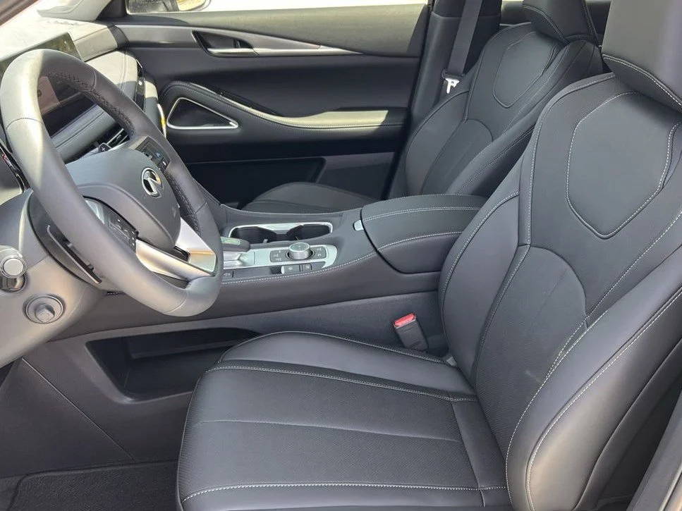 New 2027 RADIANT WHITE INFINITI Luxe FWD image 21