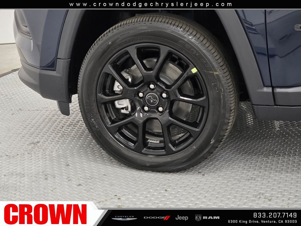 New 2026 Fathom Blue Pearl-Coat Exterior Paint Jeep Latitude image 8