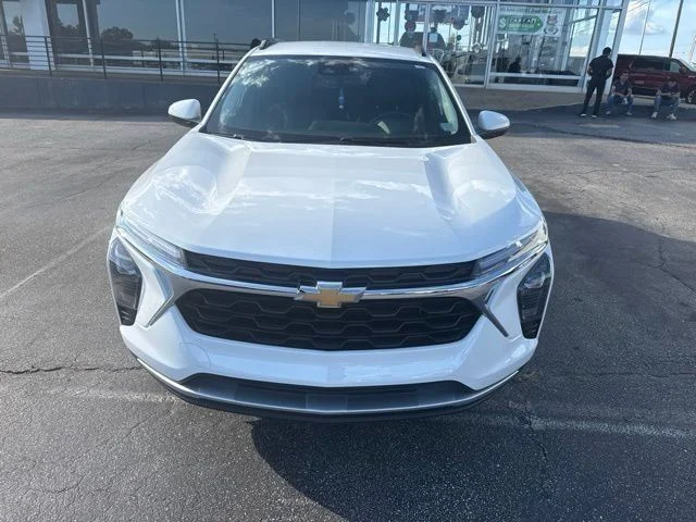 Used 2025 White Chevrolet LT image 3