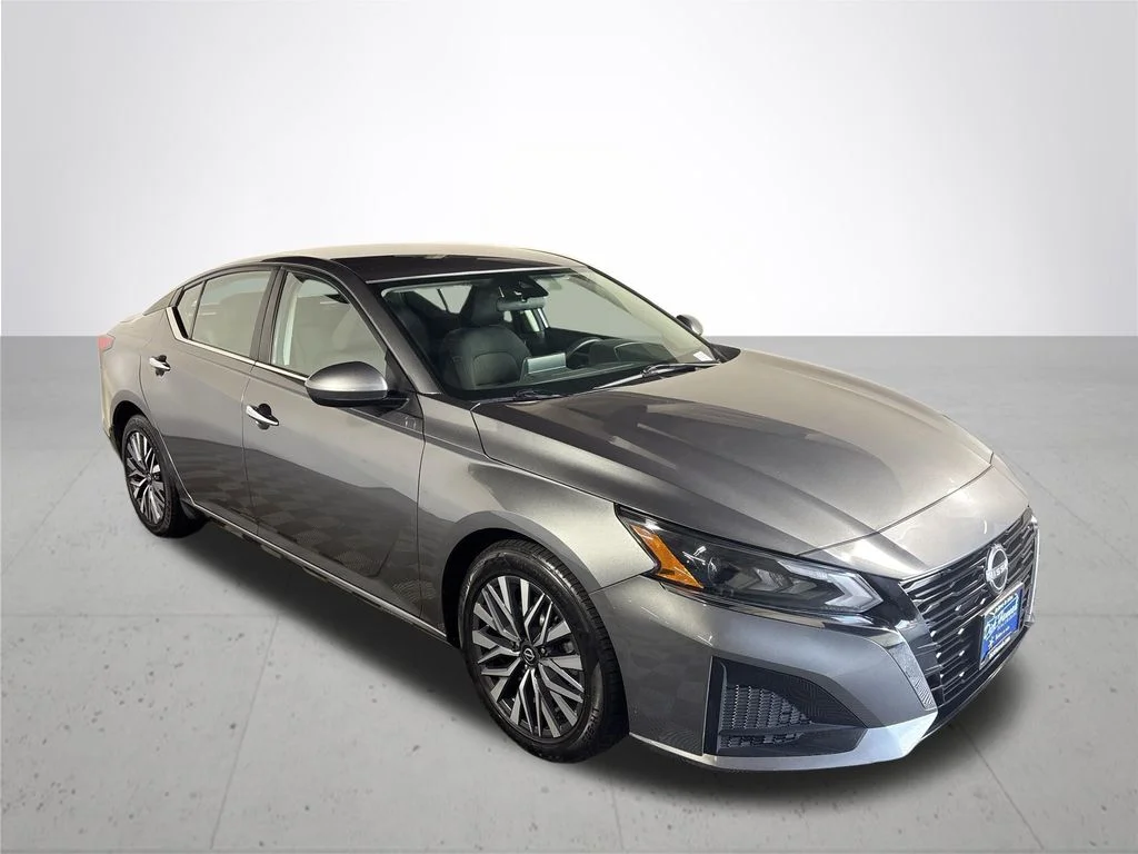 Used 2023 Gray Nissan 2.5 SV image 4