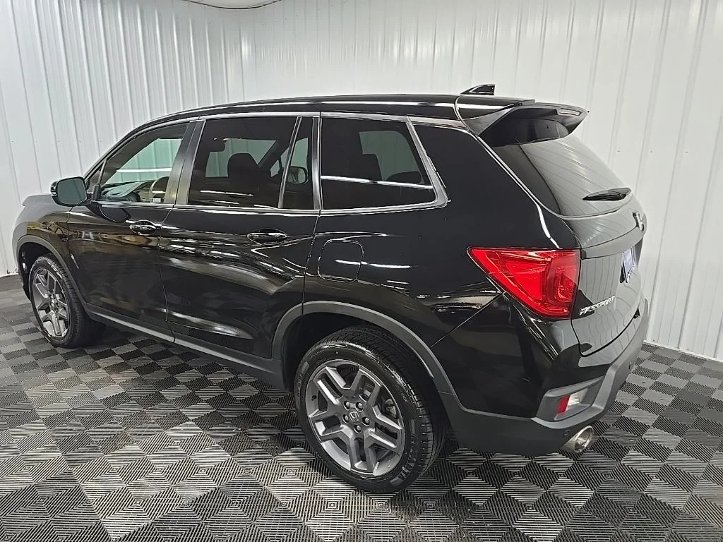 Used 2023 Black Honda EX-L image 9