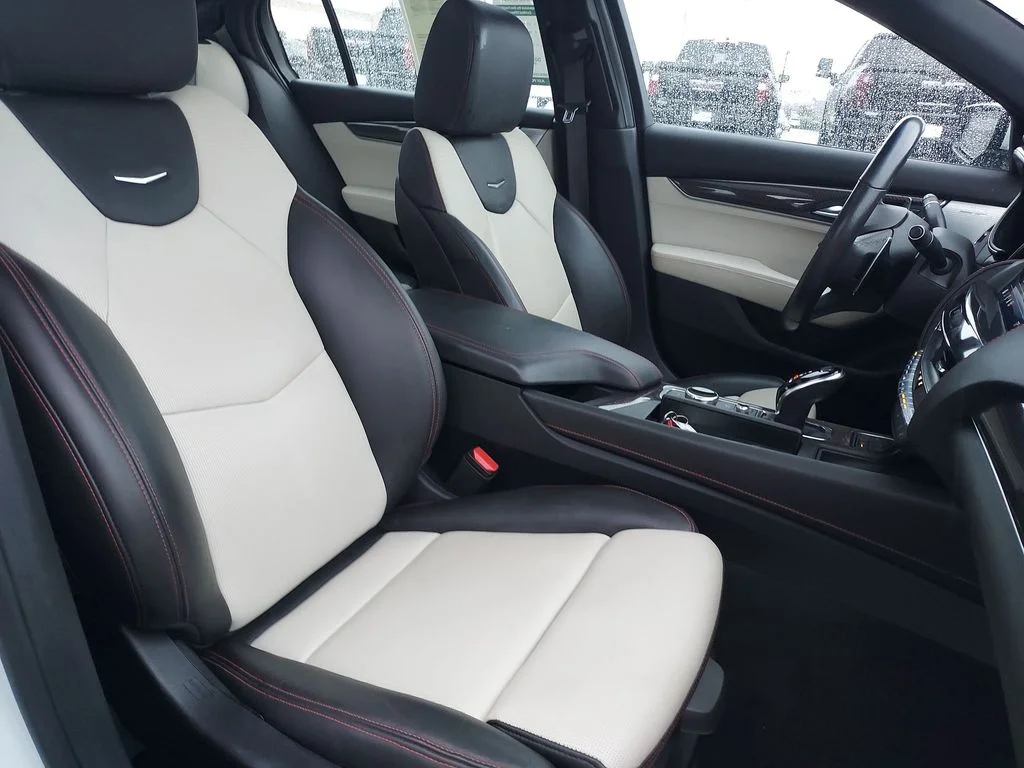 Used 2022 White Cadillac Sport image 31