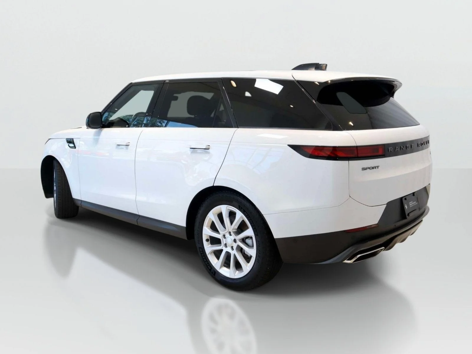 Used 2023 Fuji White Land Rover SE image 2