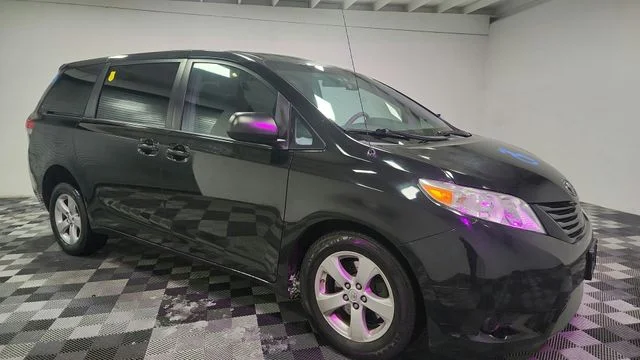 2014 Toyota Sienna L - Photo 9