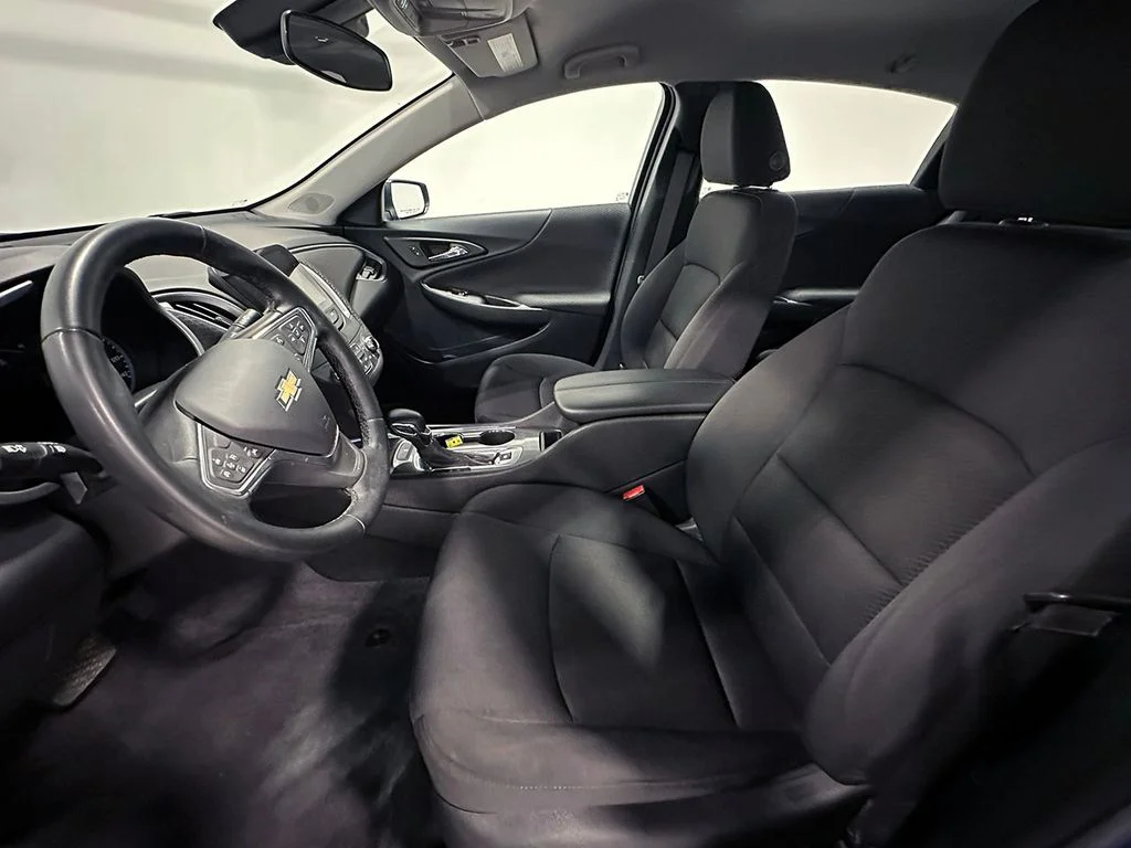 Used 2023 Blue Chevrolet LT image 3