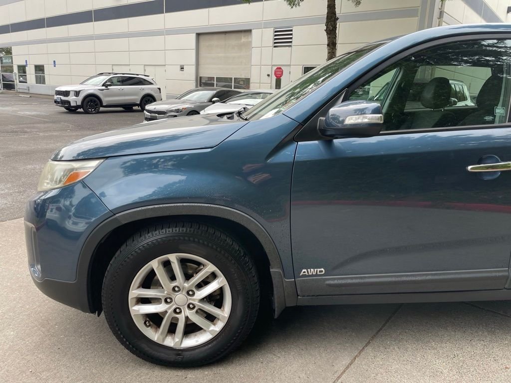 Used 2014 Wave Blue Kia LX image 8