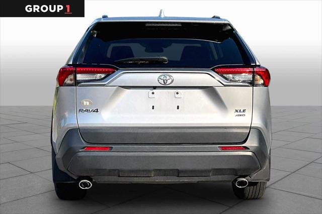 Certified Used 2025 SILVER SKY METALLIC Toyota  image 5