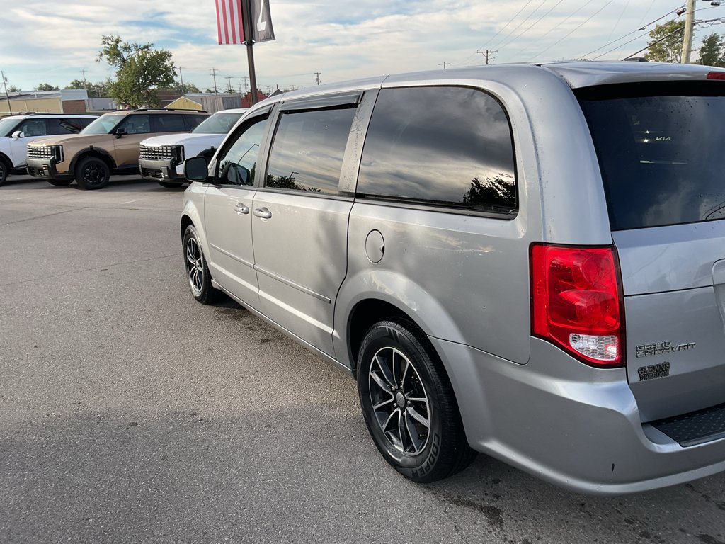 Used 2015 Billet Silver Metallic Clearcoat Dodge SE image 6