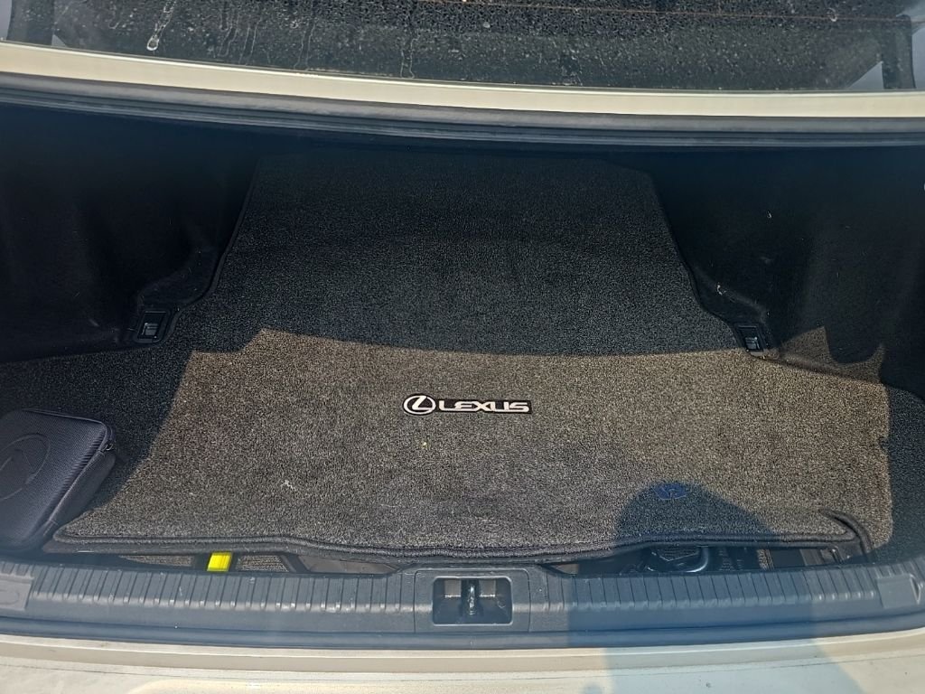 Used 2024 White Lexus 300 image 10