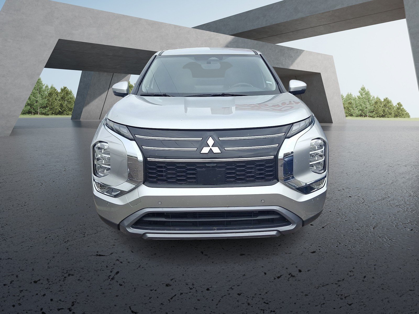 Used 2025 Silver Mitsubishi SE image 1