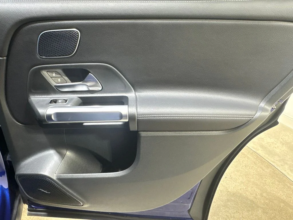 Used 2023 Galaxy Blue Metallic Mercedes-Benz GLB 250 image 23