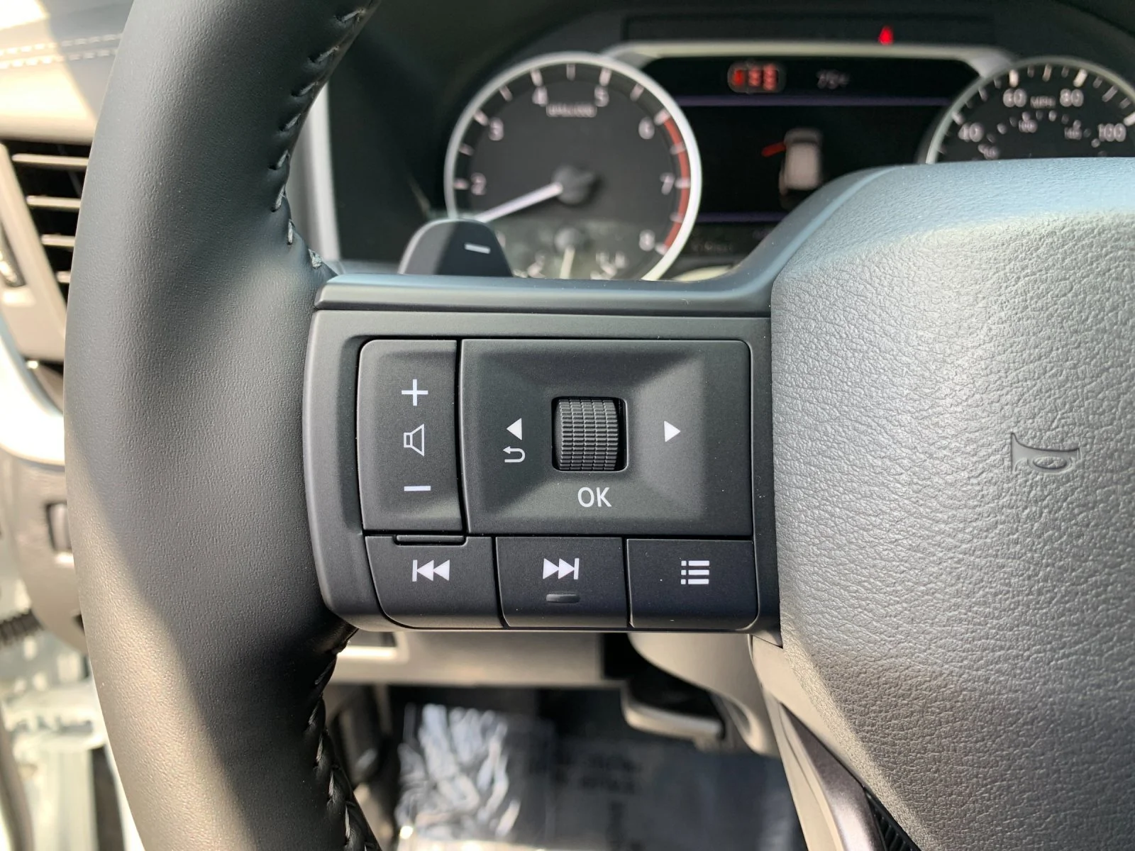 New 2026 Everest White Pearl TriCoat Nissan SV image 26