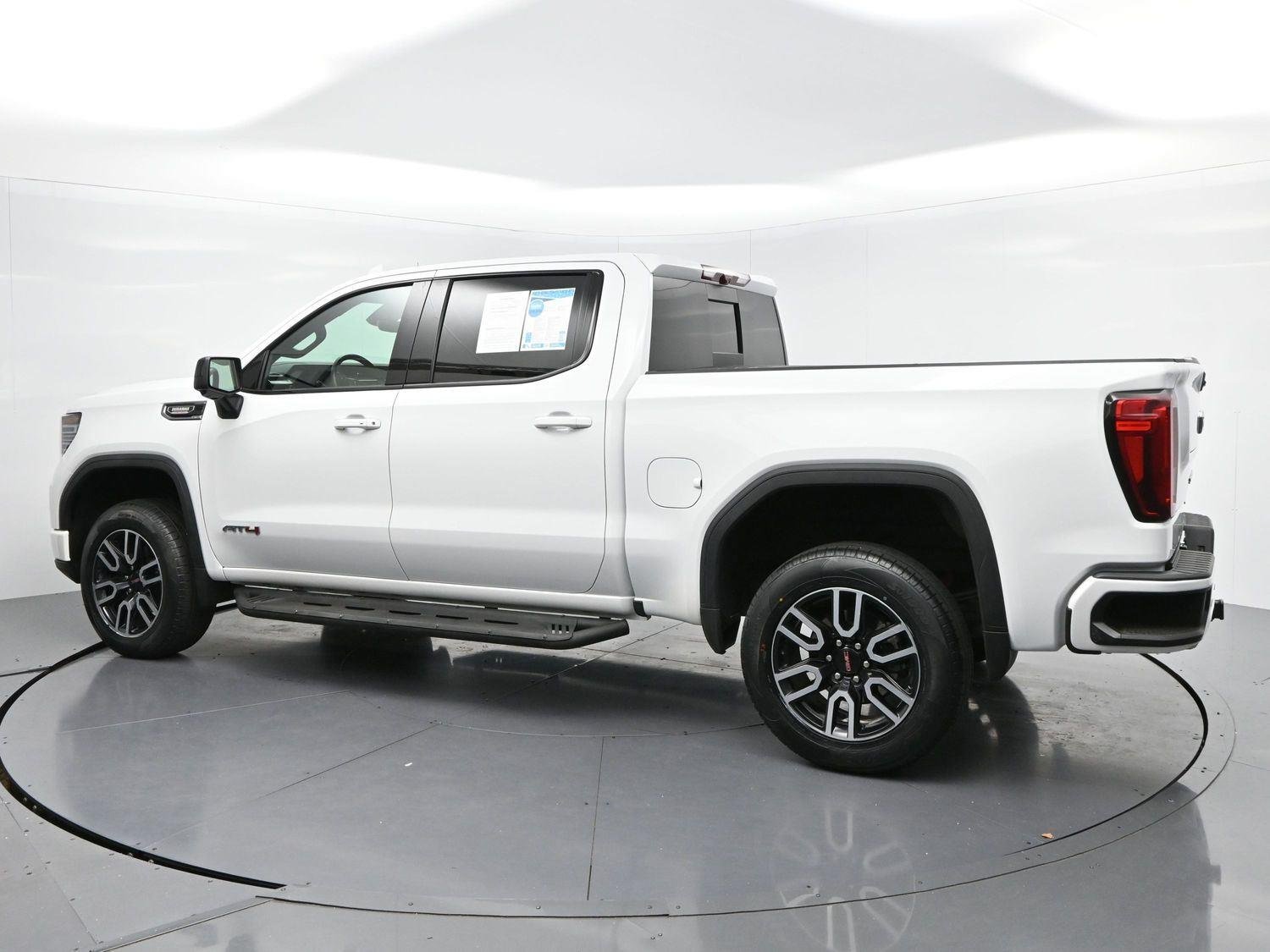 Used 2025 Summit White GMC AT4 image 3