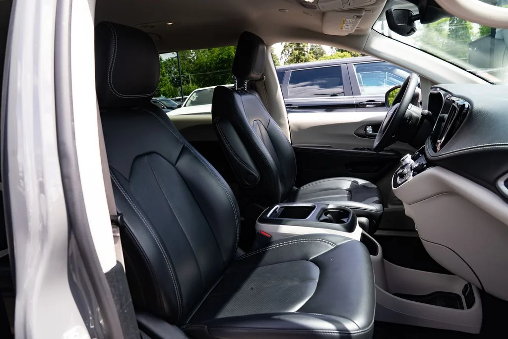 Used 2023 White Chrysler Touring L image 22