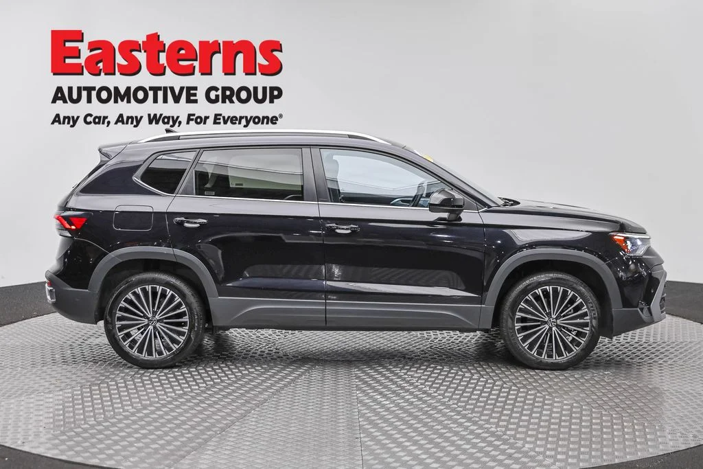 Used 2025 Black Volkswagen 1.5T SE image 4