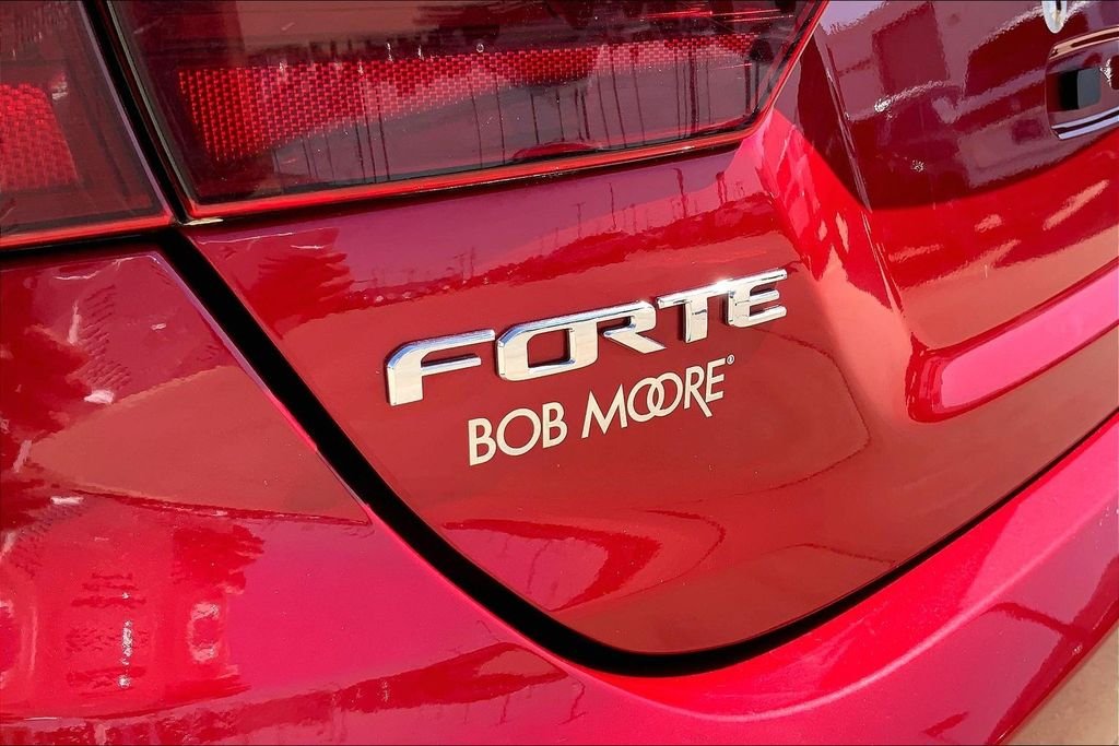 Used 2020 Currant Red Kia LXS image 8